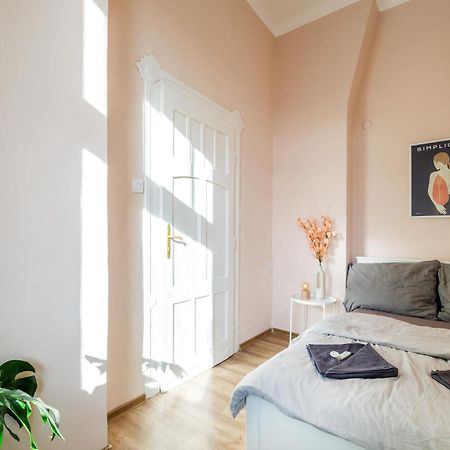 Golbarg Synagoge Apartment In Heart Of City Budapest Esterno foto